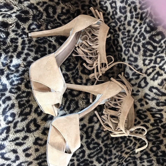 Bakers leather/suede fringe Montana heels-run big! - Picture 4 of 8